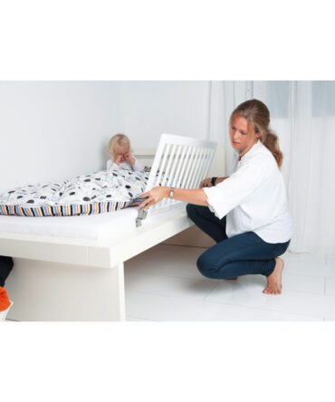 Barrera de cama en madera natural blanca
