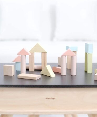 Silla y mesa negra Plan Toys