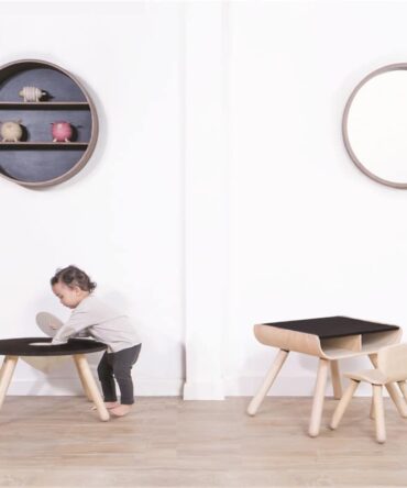 Silla y mesa negra Plan Toys