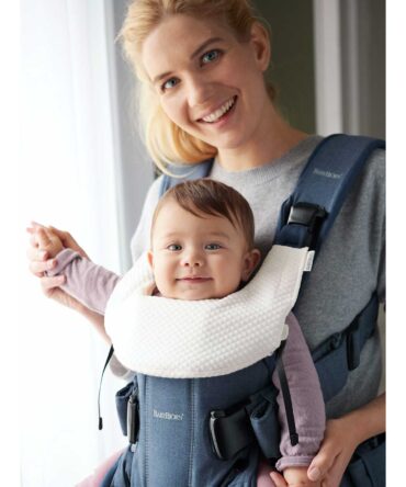 BabyBjorn babero para mochila porta bebé One blanco