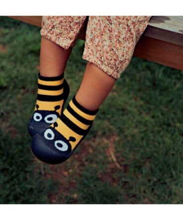 Attipas bee yellow